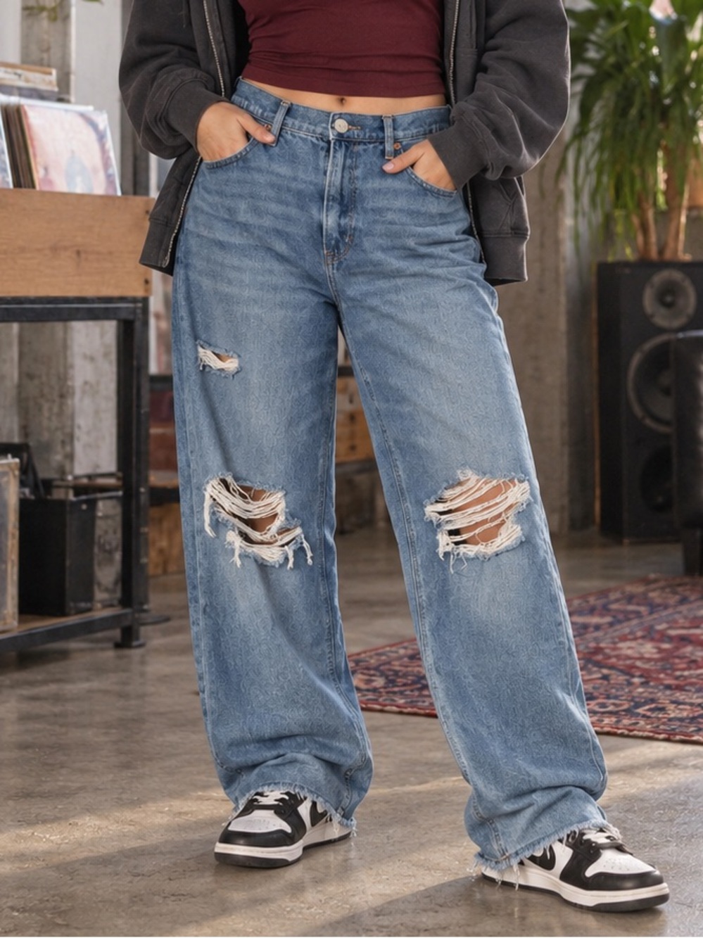 American Eagle Baggy Jeans Women’s 10 Medium Wash Distressed Ripped Denim Grunge